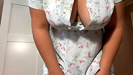 Juicy milf masturbation without panties